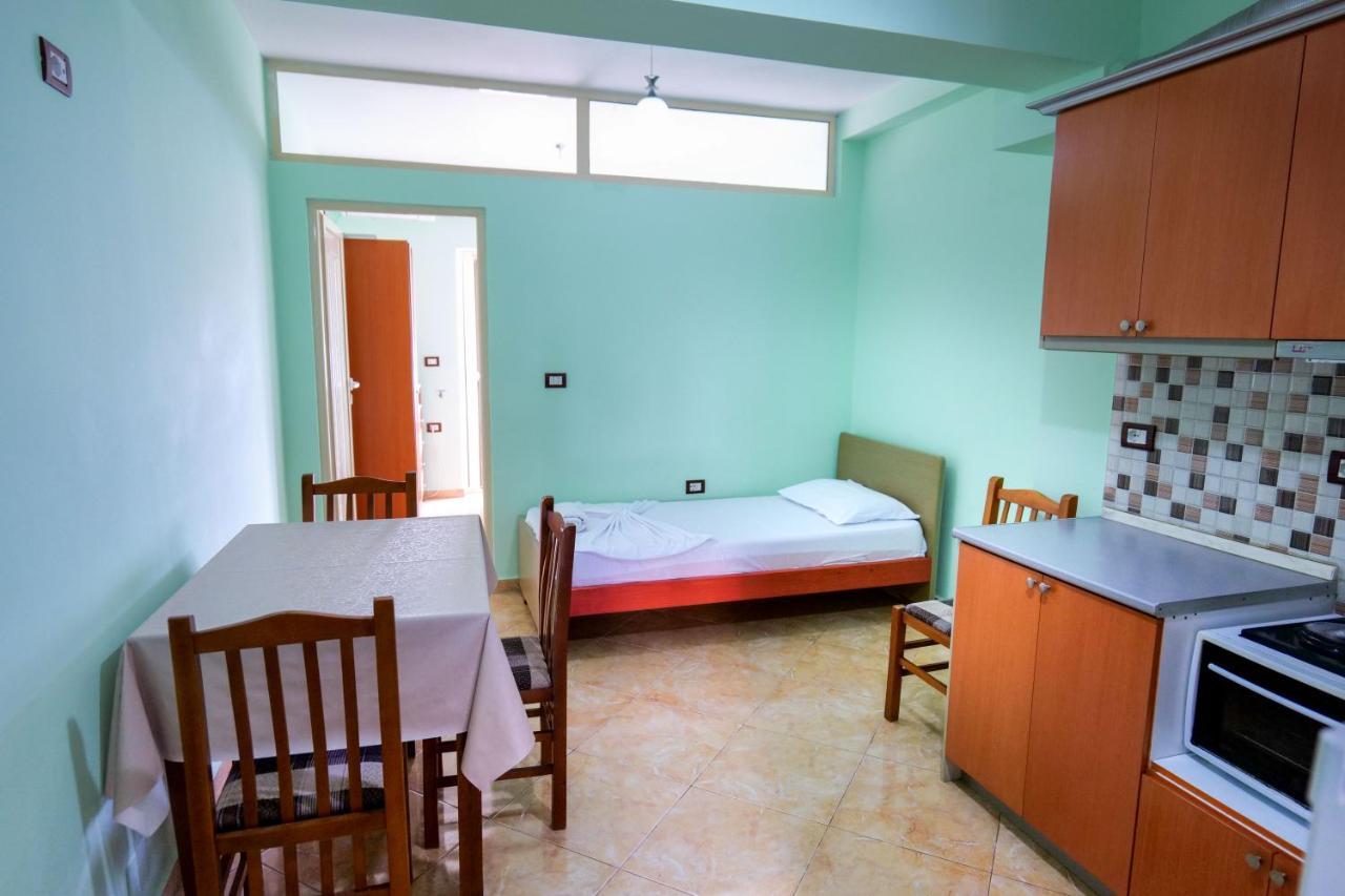 Rei Apartments Sarandë エクステリア 写真