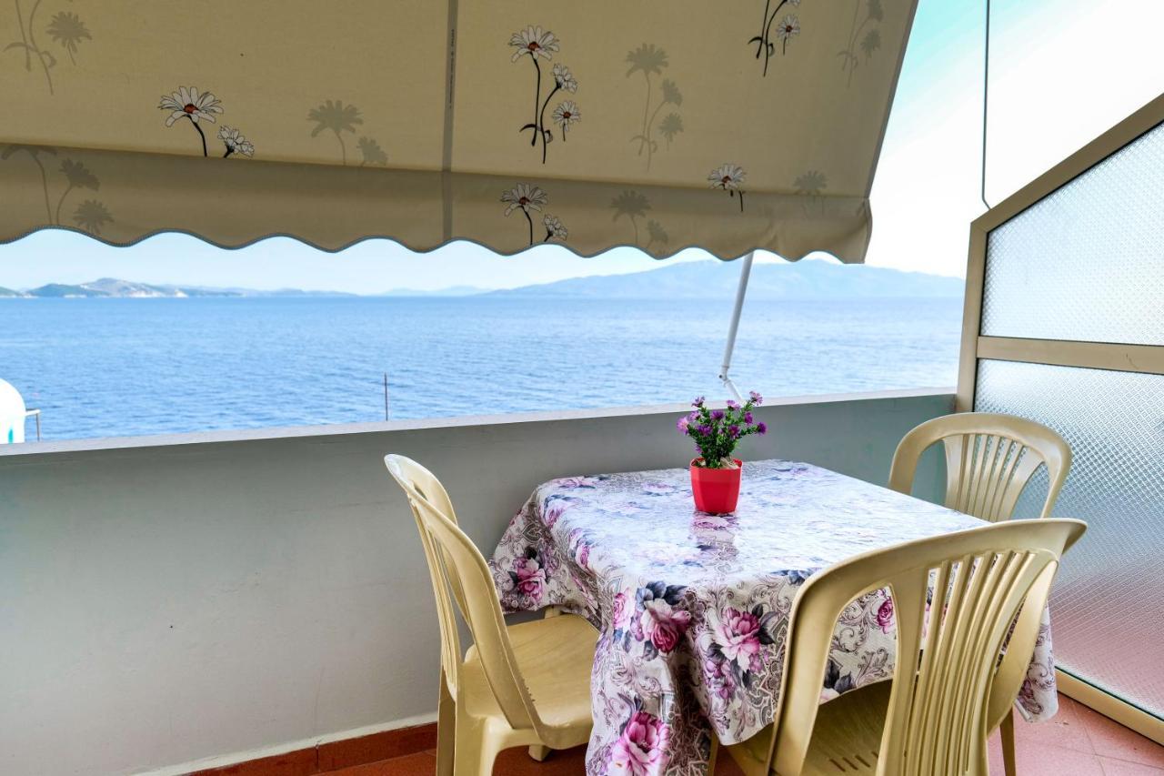 Rei Apartments Sarandë エクステリア 写真