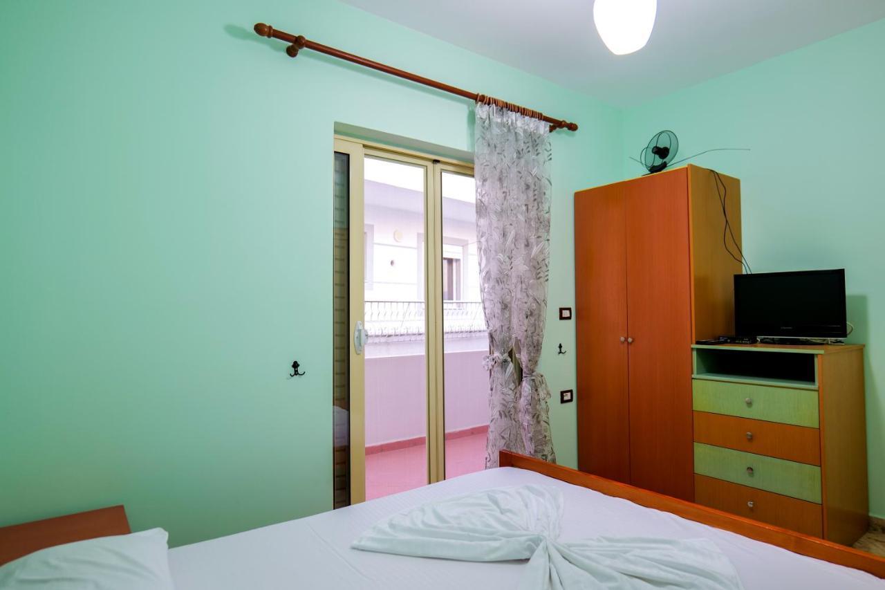 Rei Apartments Sarandë エクステリア 写真